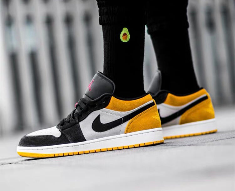 GLM - AJ1 black and yellow toes