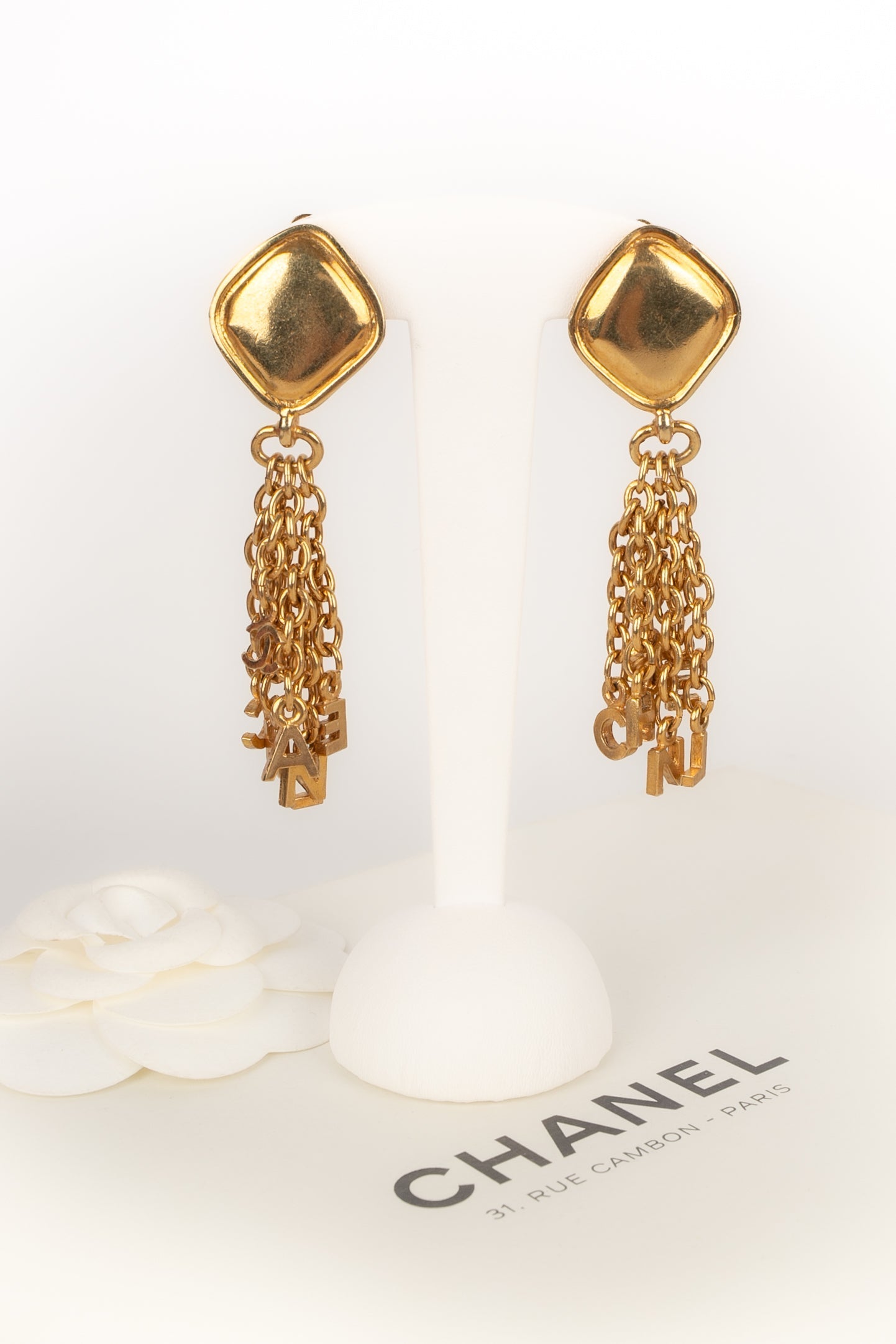 Boucles d'oreilles charms Chanel
