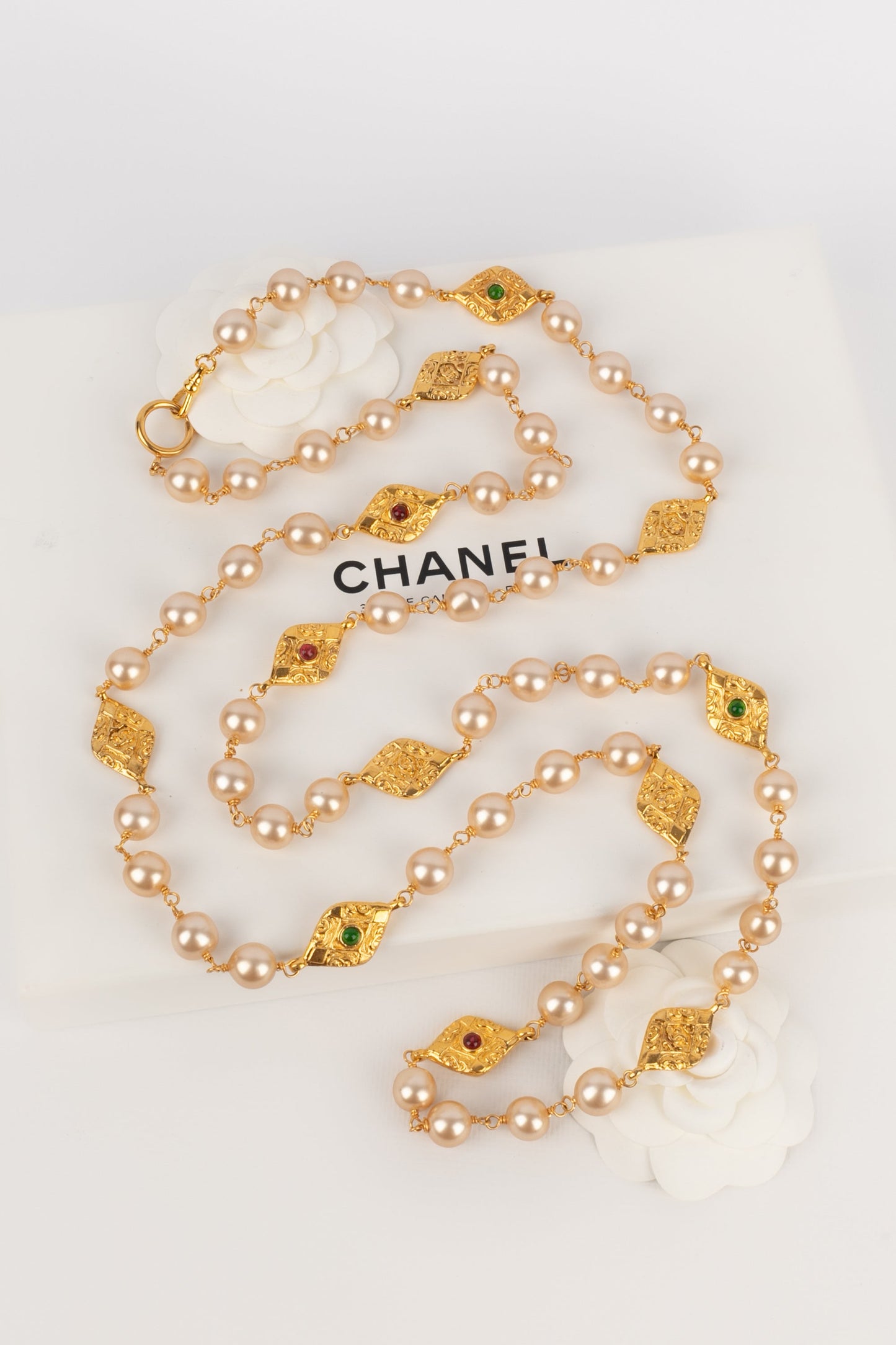 Collier de perles Chanel