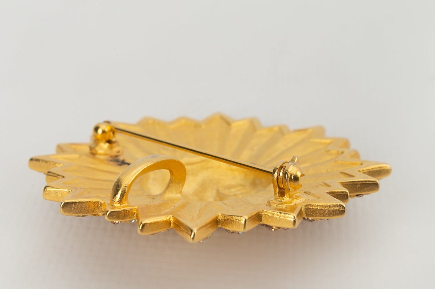 Broche soleil Karl Largerfeld
