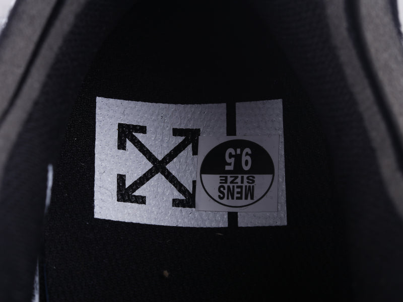 GLM - Max90 black and white