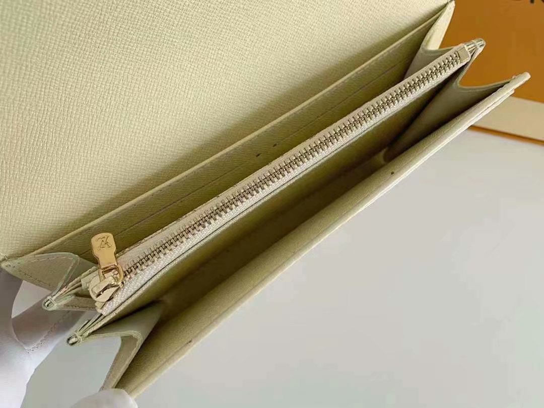 GLM - Top Quality Wallet LUV 138
