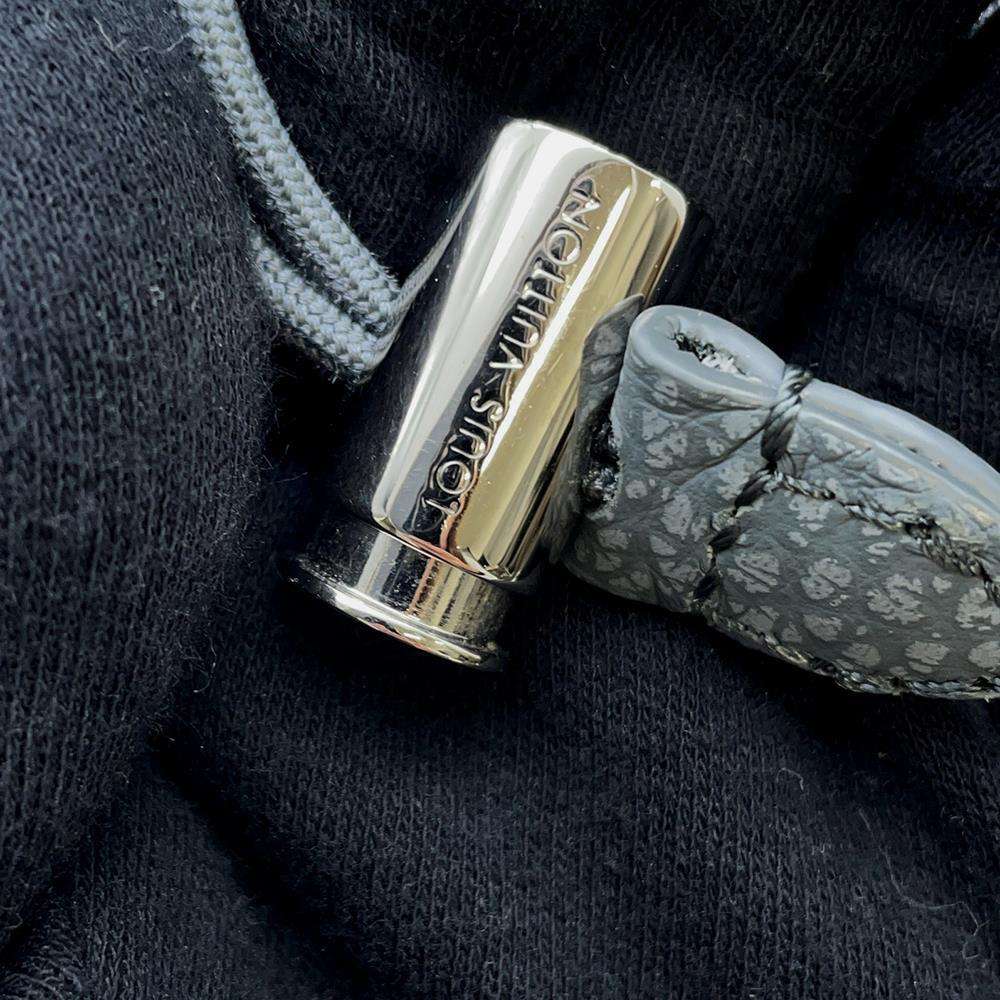 LOUIS VUITTON Chalkãƒ»Pouch granite grayM81572 Taurillon Clamming