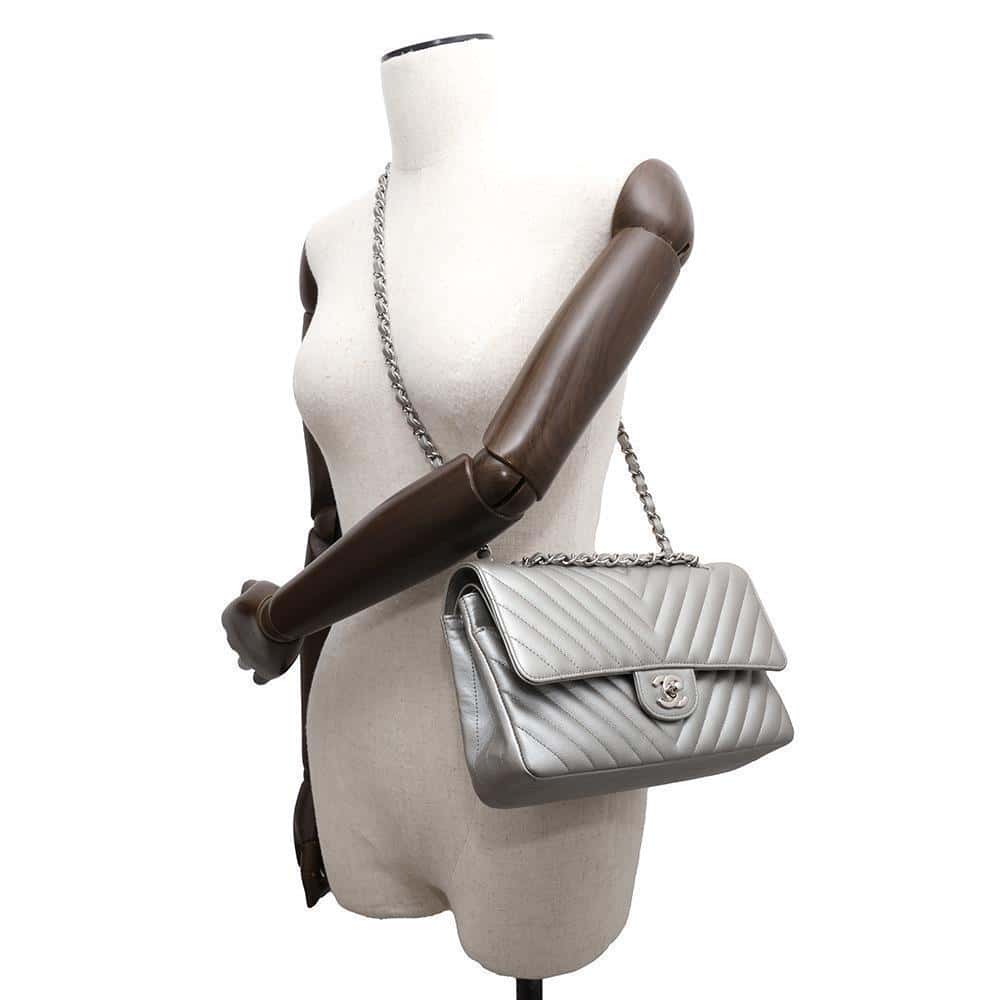 CHANEL Matelasse V Stitch ChainShoulder SilverA01112 Caviar Leather
