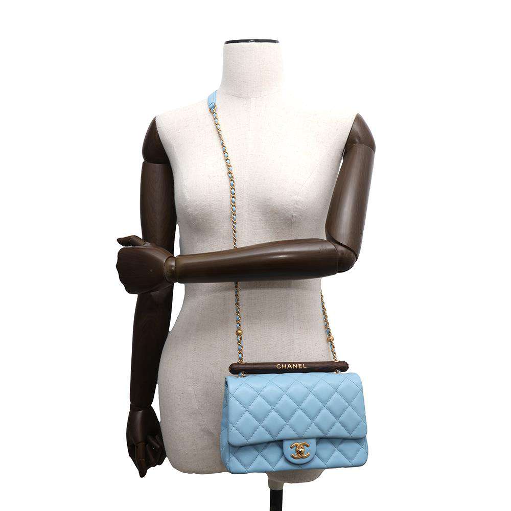 CHANEL MÃƒÆ’Ã‚Â©tiers d'Art Wood Handle ChainShoulder Bag Light BlueAS4151 Lambskin