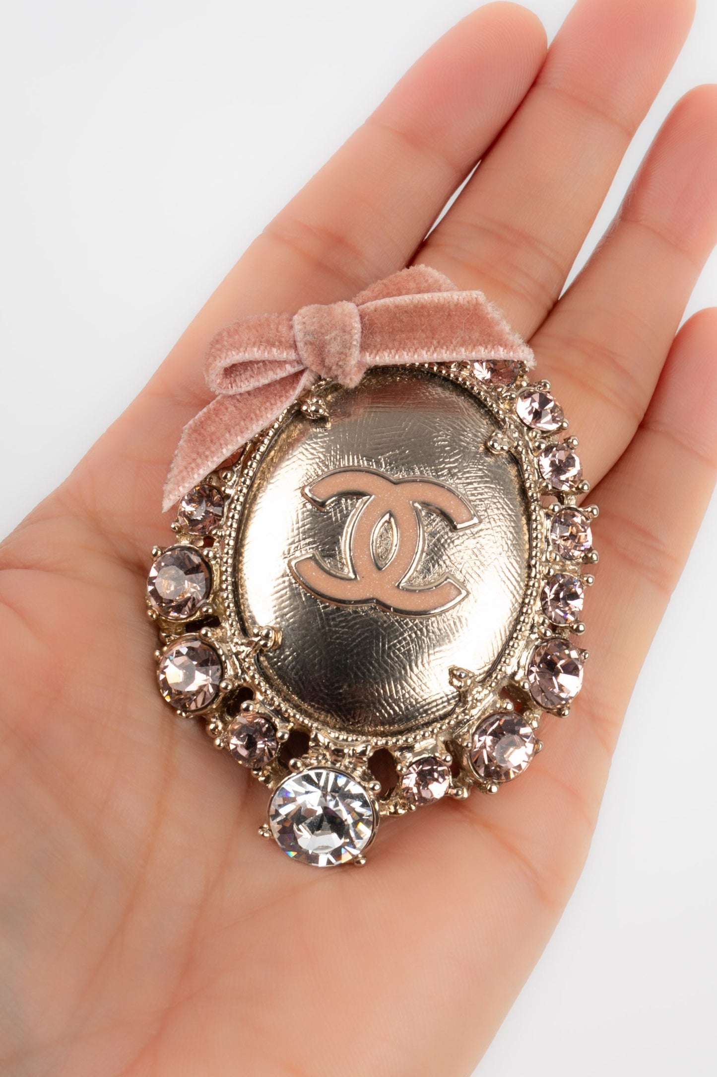 Broche mÃƒÆ’Ã‚Â©daillon Chanel