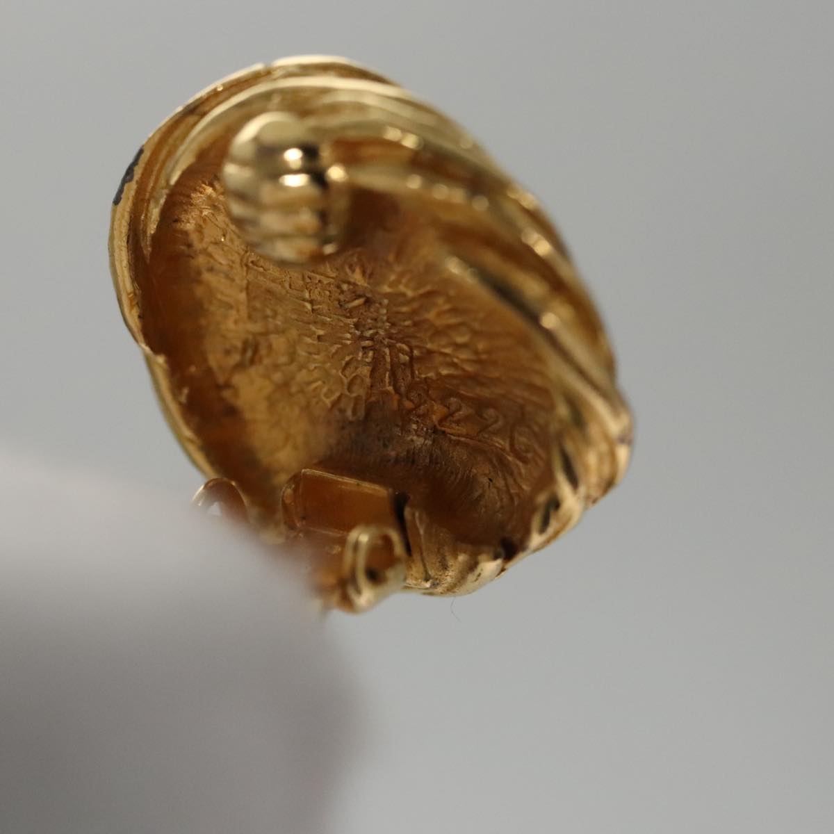 CHANEL Earring metal Gold CC 103473