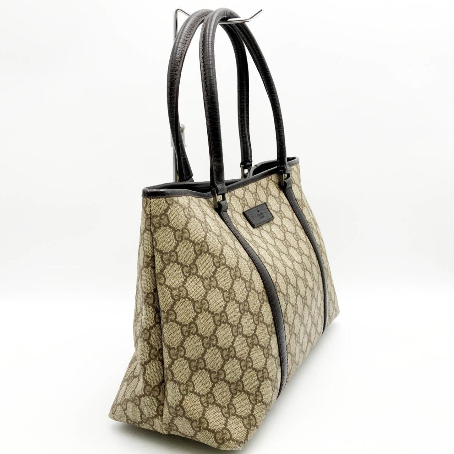 Gucci GG pattern