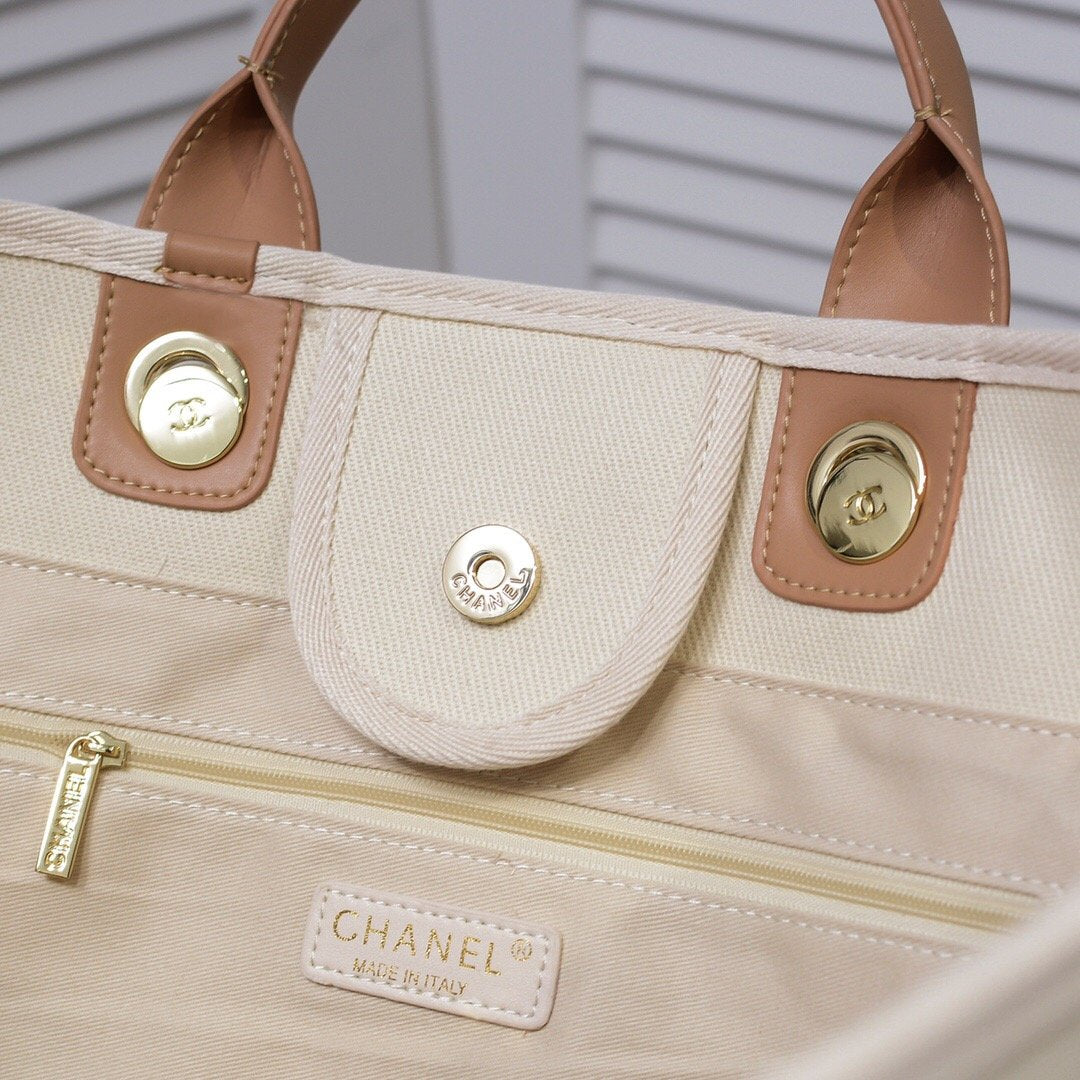 Designer bags by Chanel 087