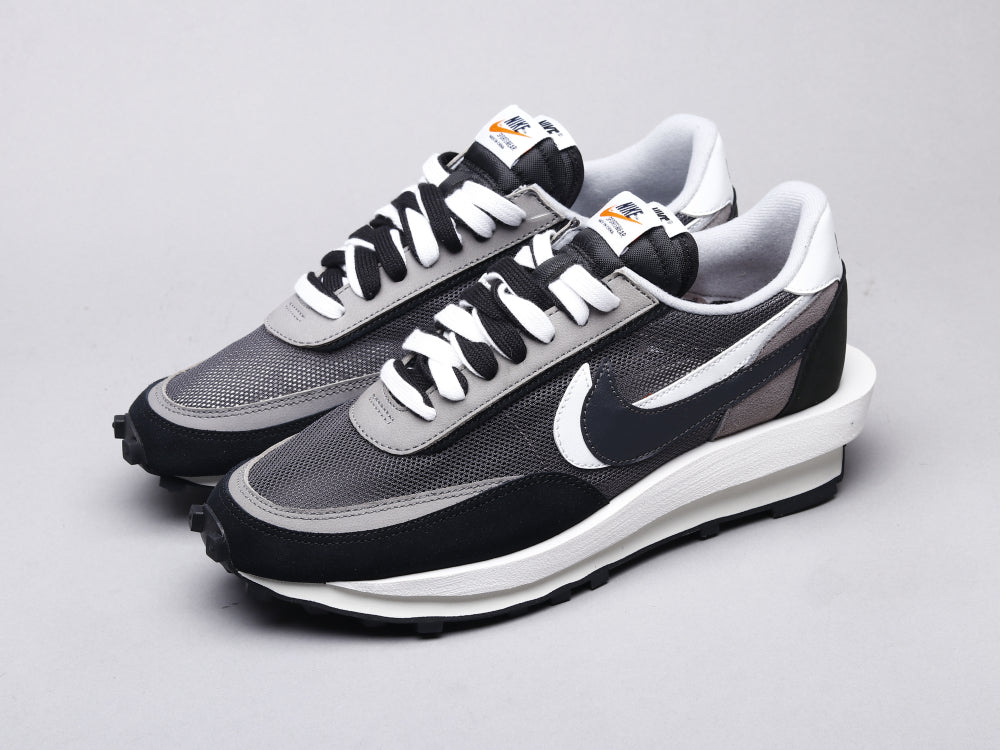 GLM - NKE Waffle Black & White