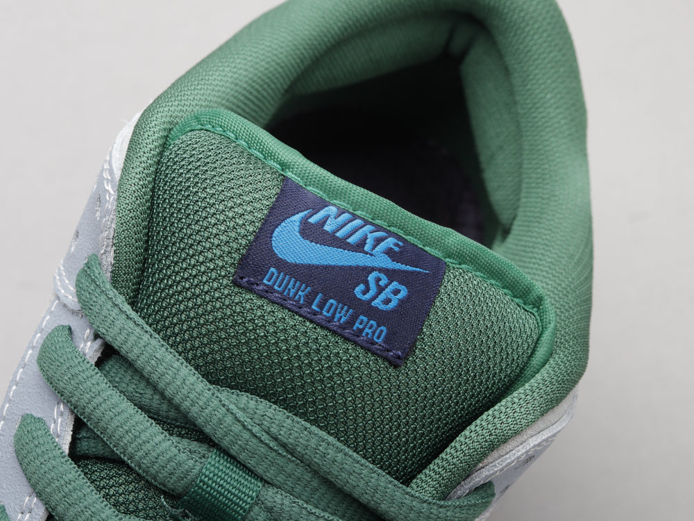 GLM - NKE SB Dunk Low ???Maple Leaf???