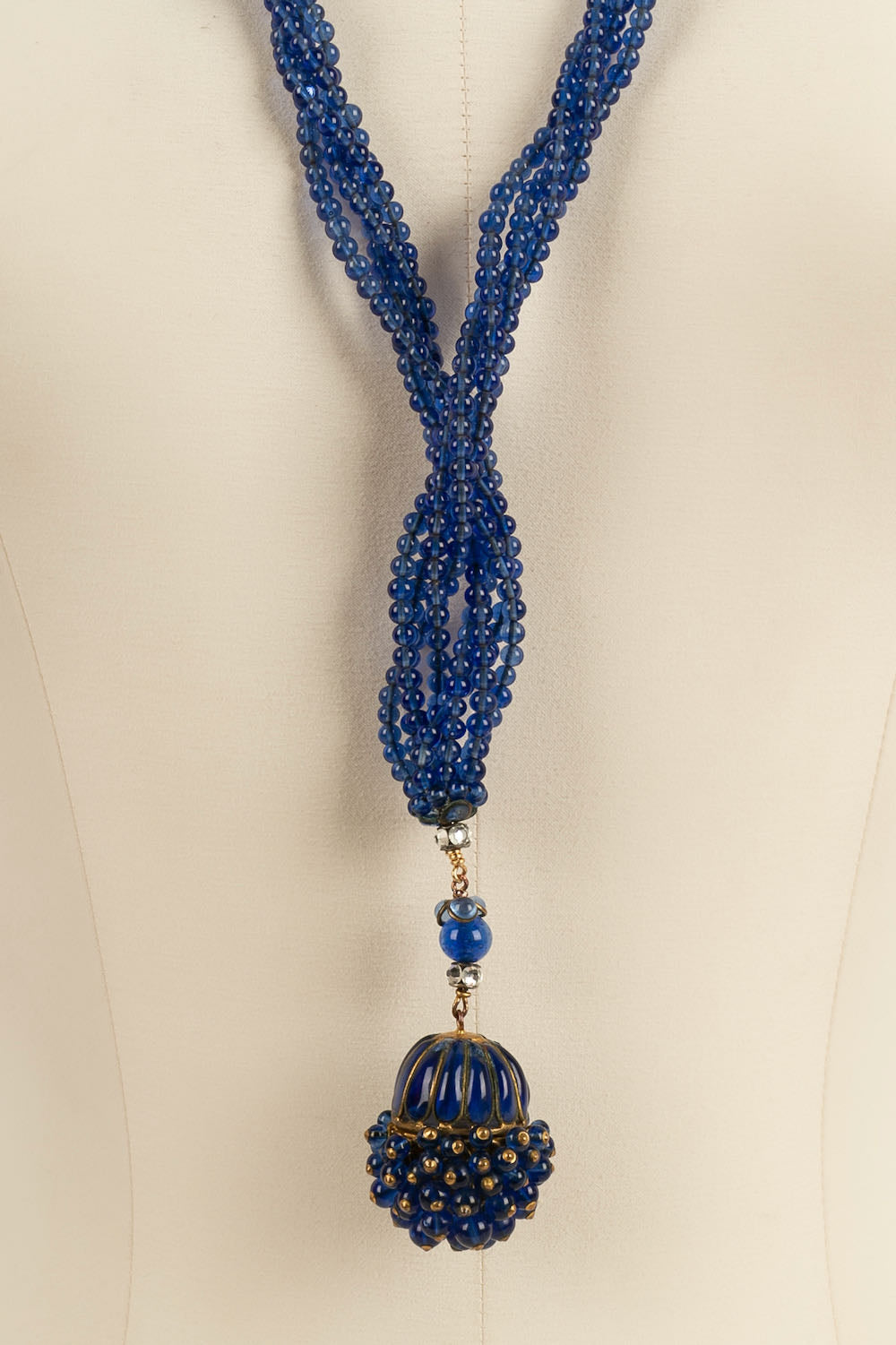 Collier en verre ancien