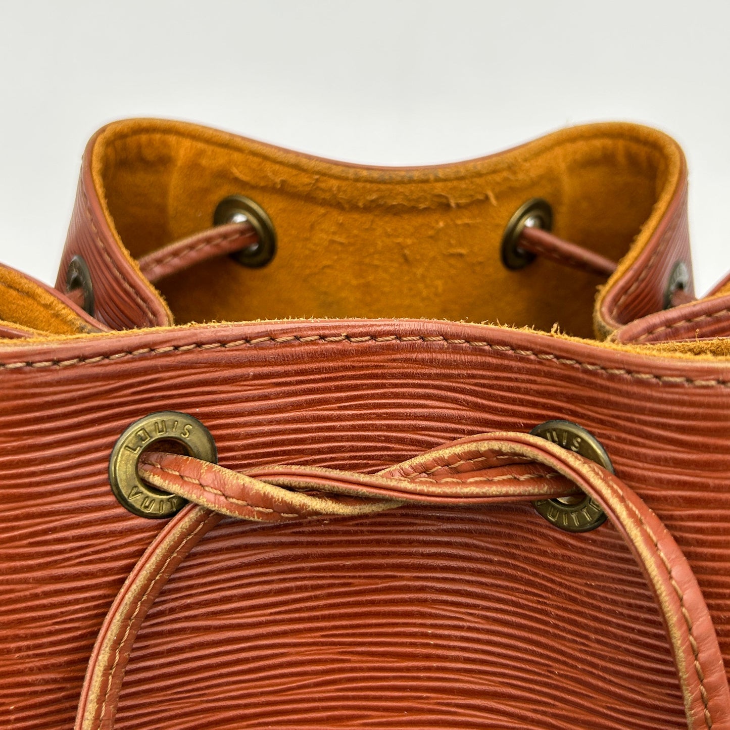 Louis Vuitton Noe Epi YVEAE822