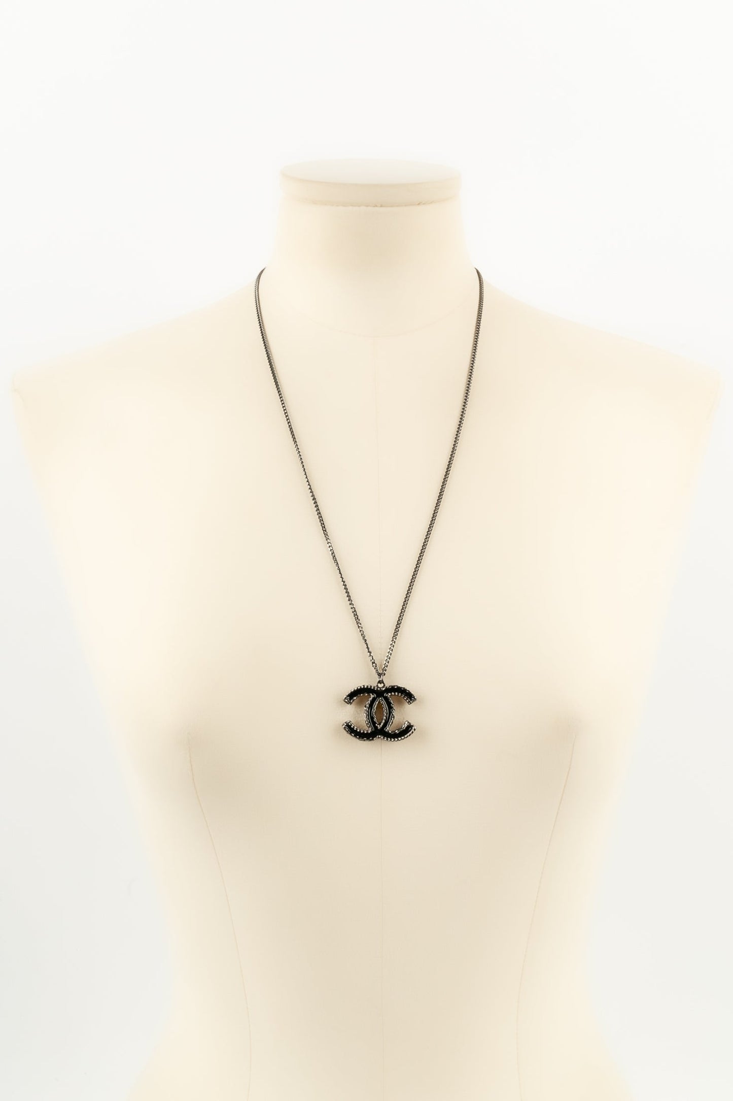 Collier cc Chanel DÃƒÆ’Ã‚Â©filÃƒÆ’Ã‚Â©