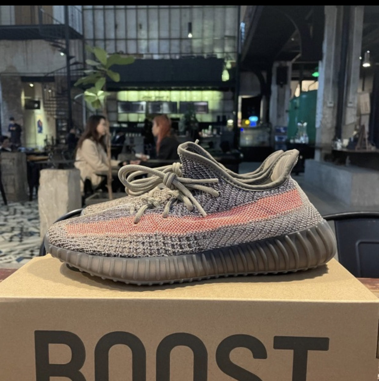 GLM - Yzy 350 Volcanic Ash Sneaker