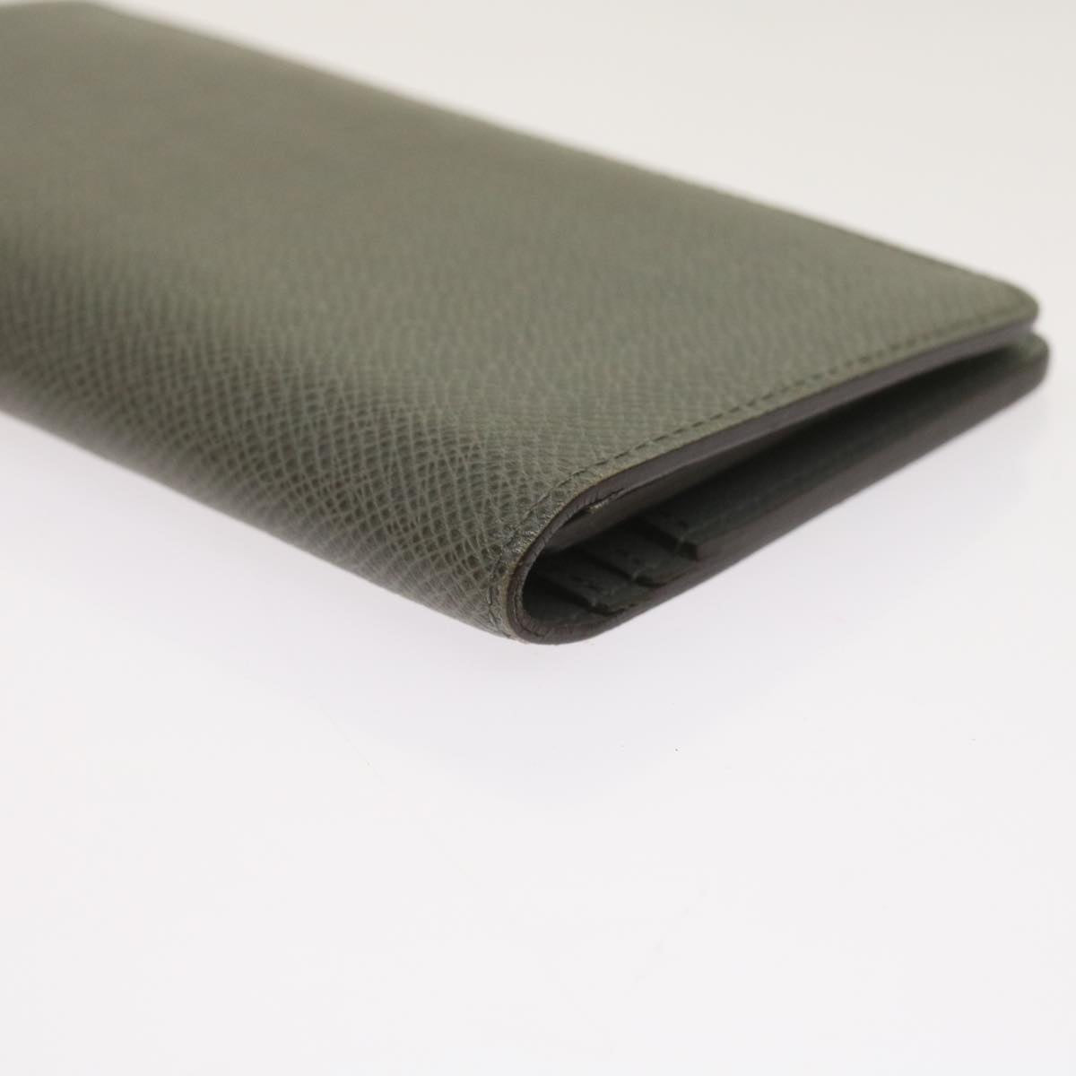 Sophisticated Taiga Leather Long Wallet with Ample SpaceEssentials
