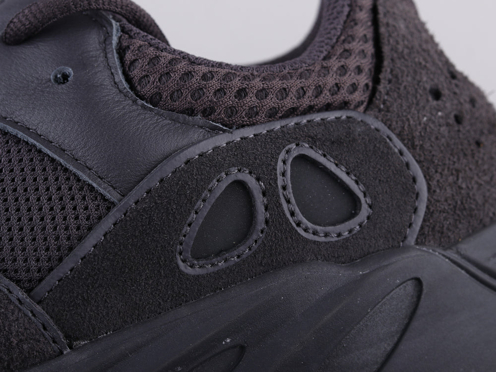 GLM - Yzy 700 Raw Rubber Black Sneaker