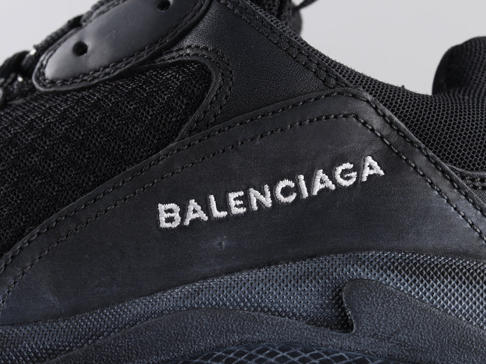GLM - Bla Triple S Pure Black Sneaker