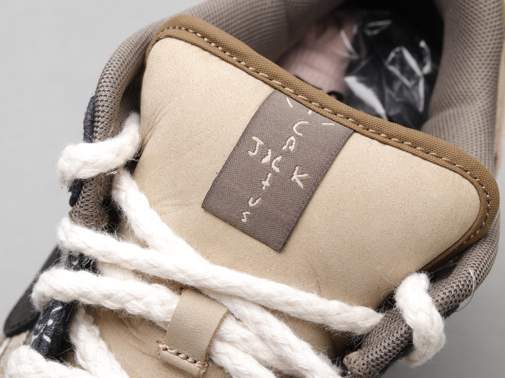 GLM - Travis Scott x SB Dunk Low Cashew Blossom
