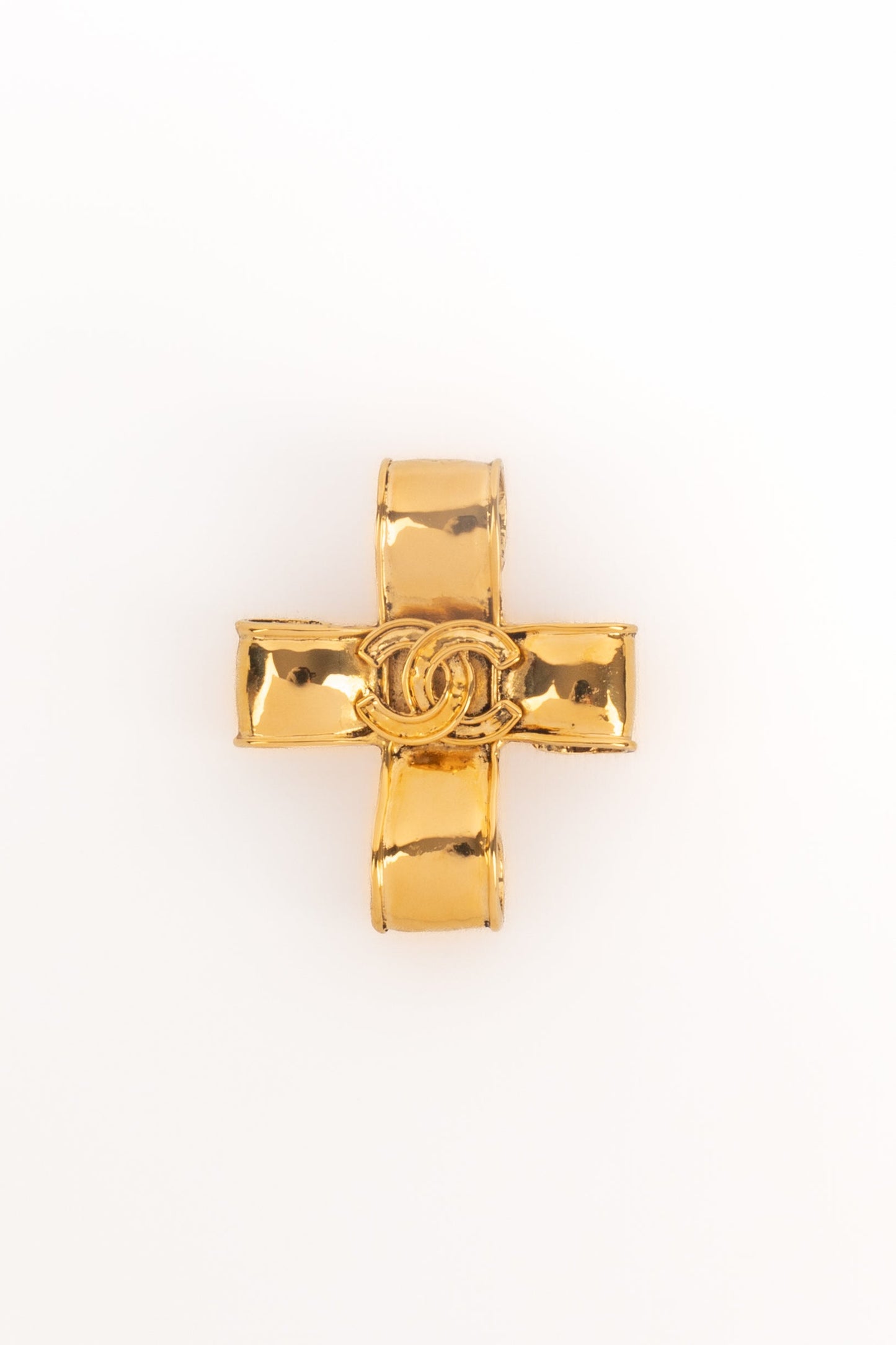 Broche croix Chanel