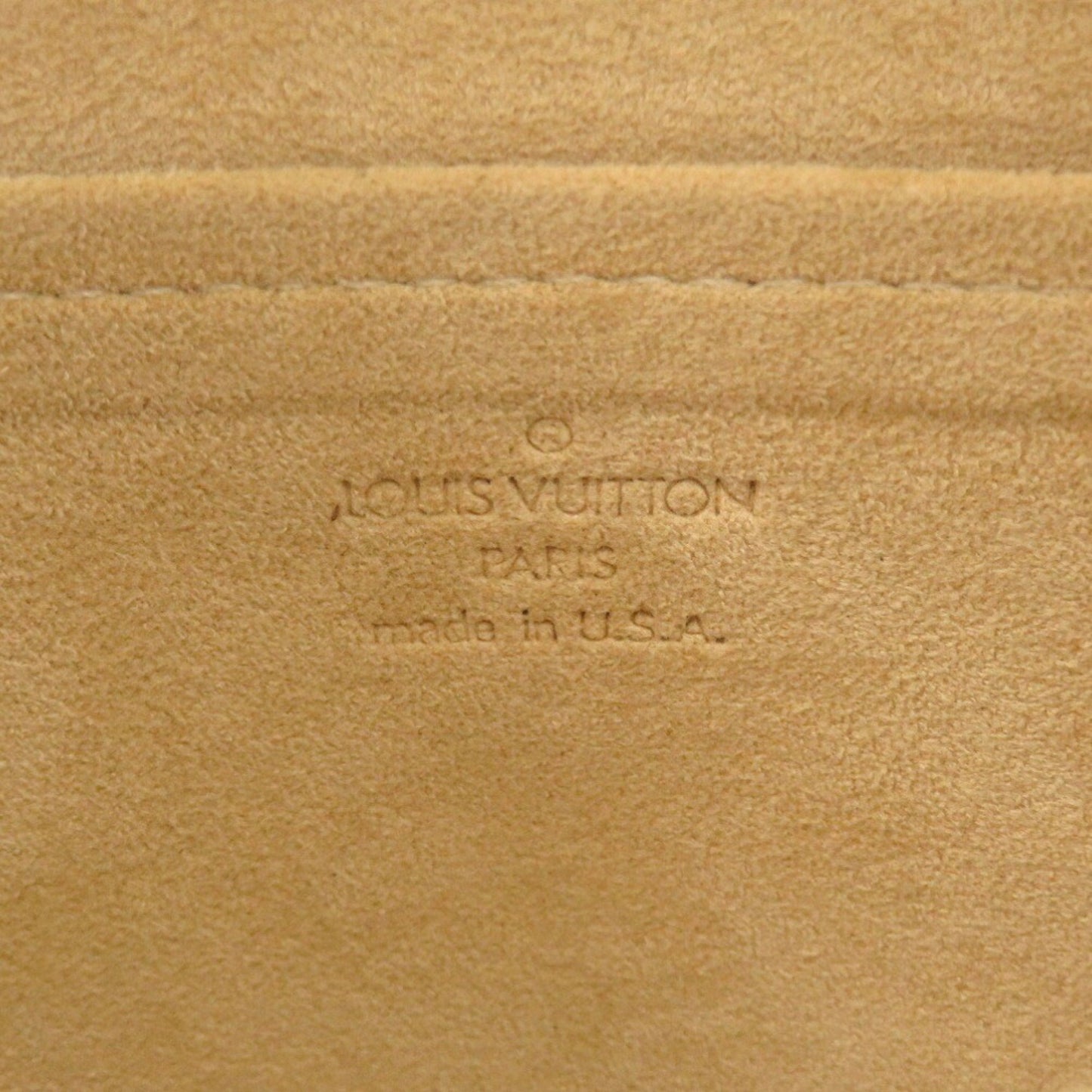 Elegant Canvas Shoulder Bag with Subtle Scratches