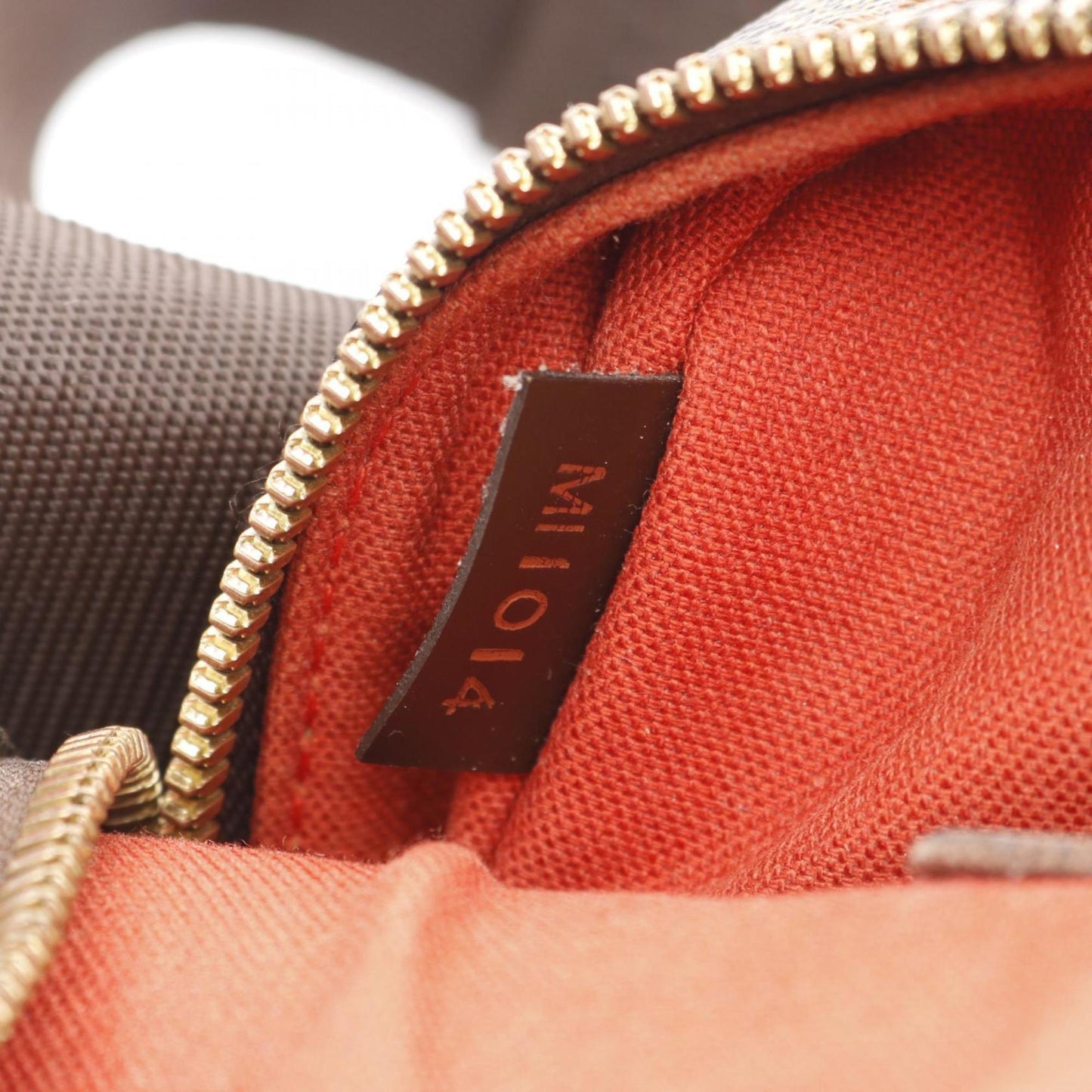 Canvas Olav Bag with Adjustable Strap and Metal Fittings