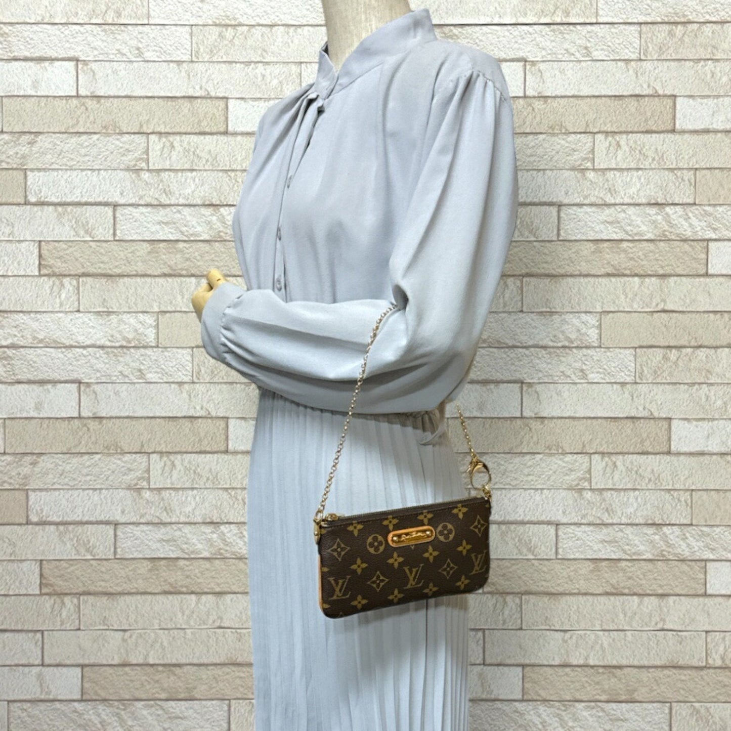 Pochette Accessoires Clutch Monogram Canvas Chain