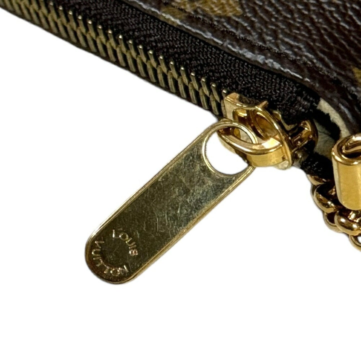 Pochette Accessoires Clutch Monogram Canvas Chain
