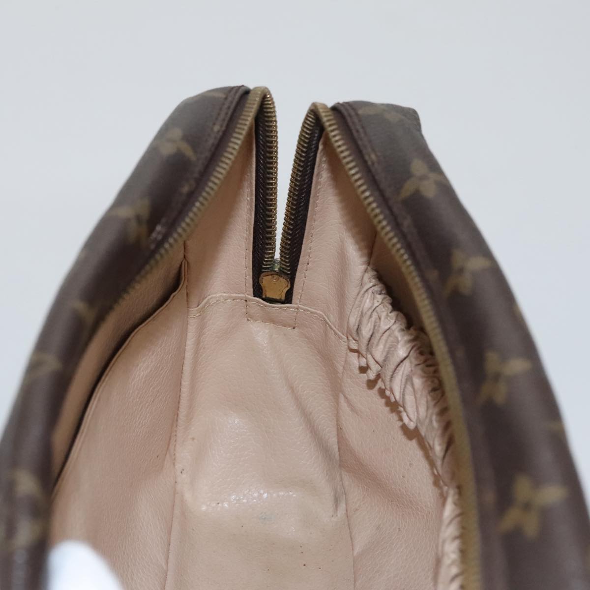 Toiletry Pouch in Canvas with Good Condition