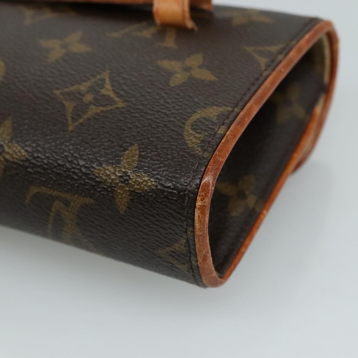 Vintage Canvas Shoulder Bag with Strap and Storage