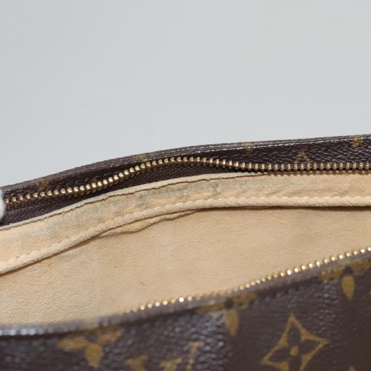 Looping GM Canvas Handbag with Dust Bag