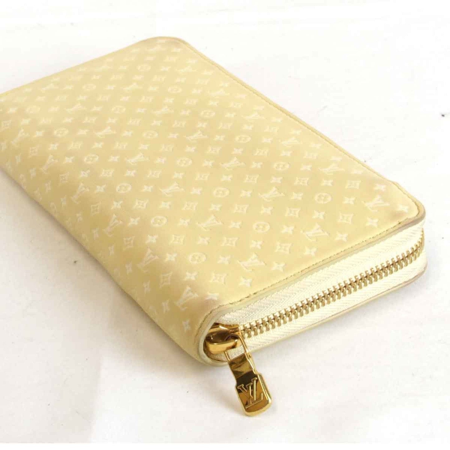 Luxury Leather Zippy Wallet