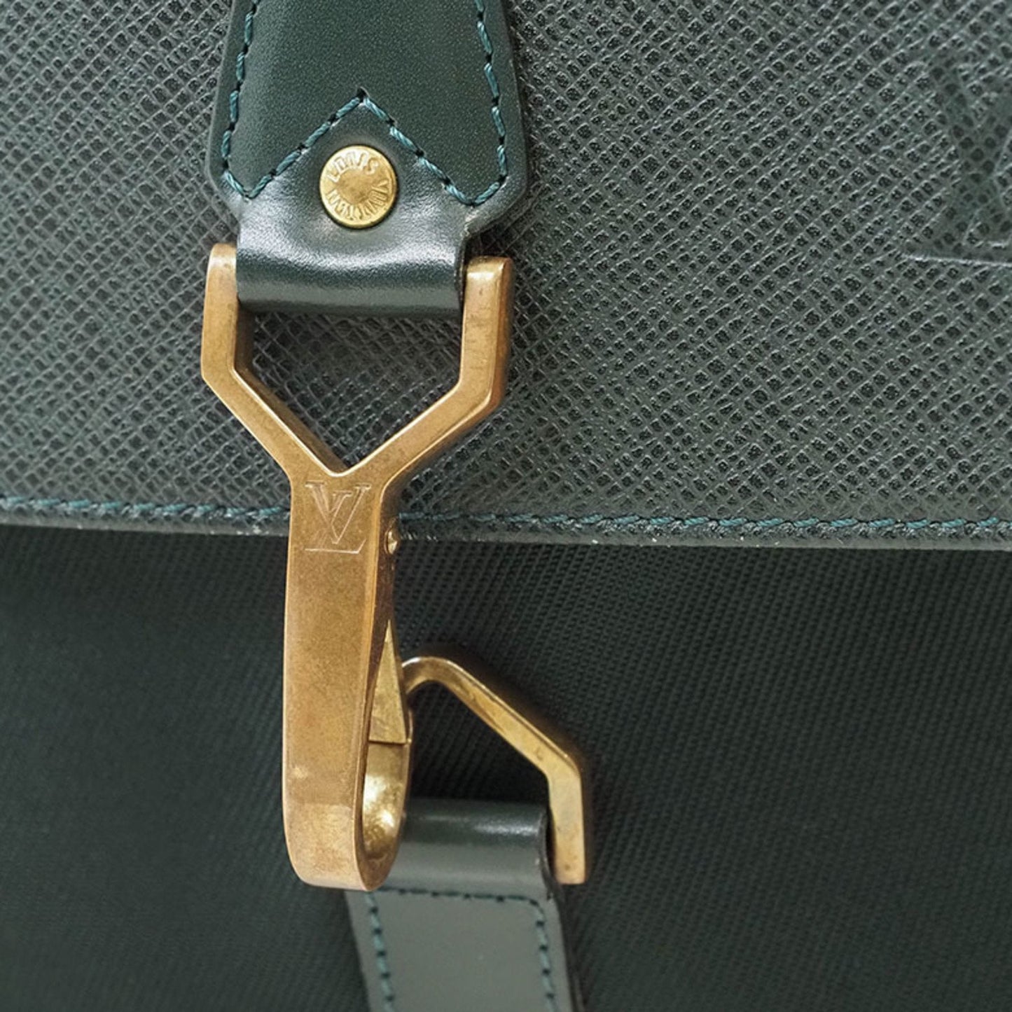 Elegant Leather Tote Bag with Minimal Wear