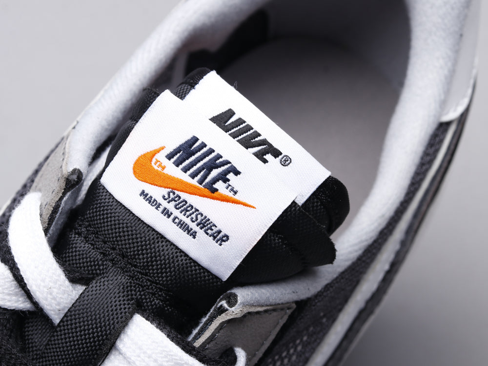 GLM - NKE Waffle Black & White