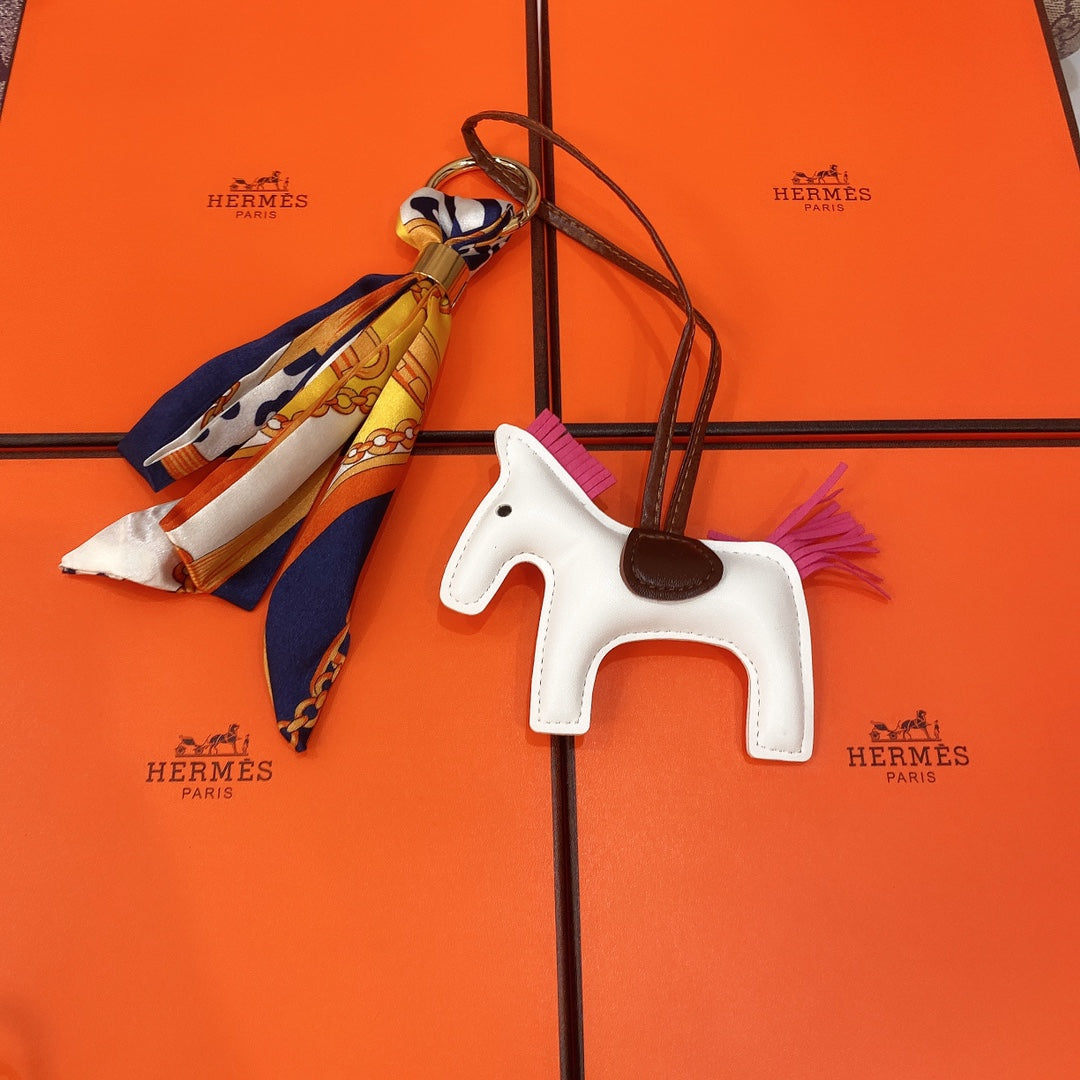 GLM -Top Quality Keychains LUV 088