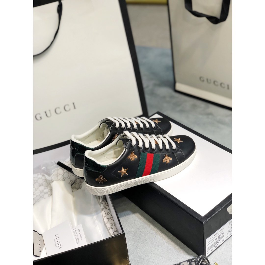 GLM-GCI  Ace Embroidered 'Bees and Stars Sneaker 064