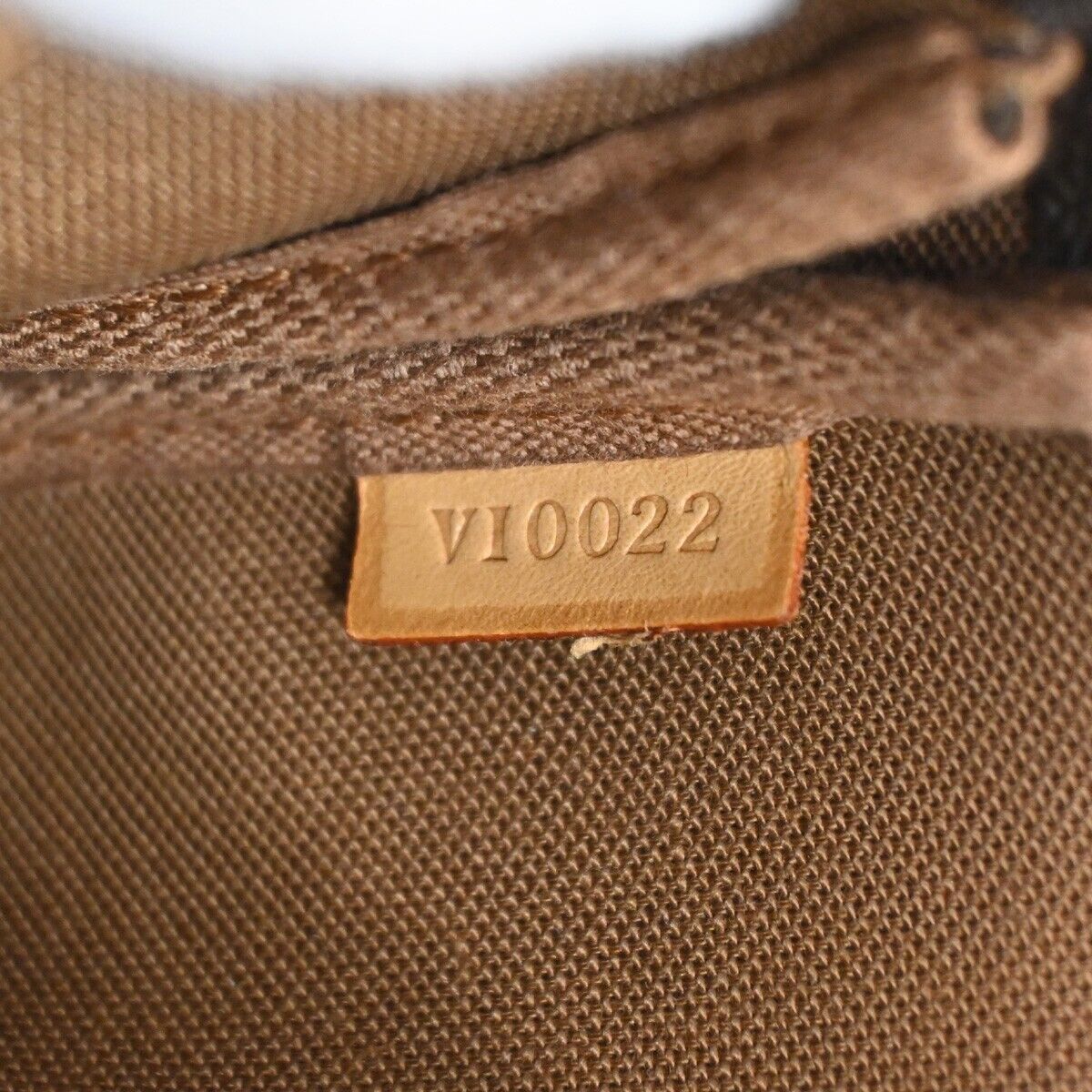 Louis Vuitton Pochette Accessoires  Canvas Clutch Bag ()