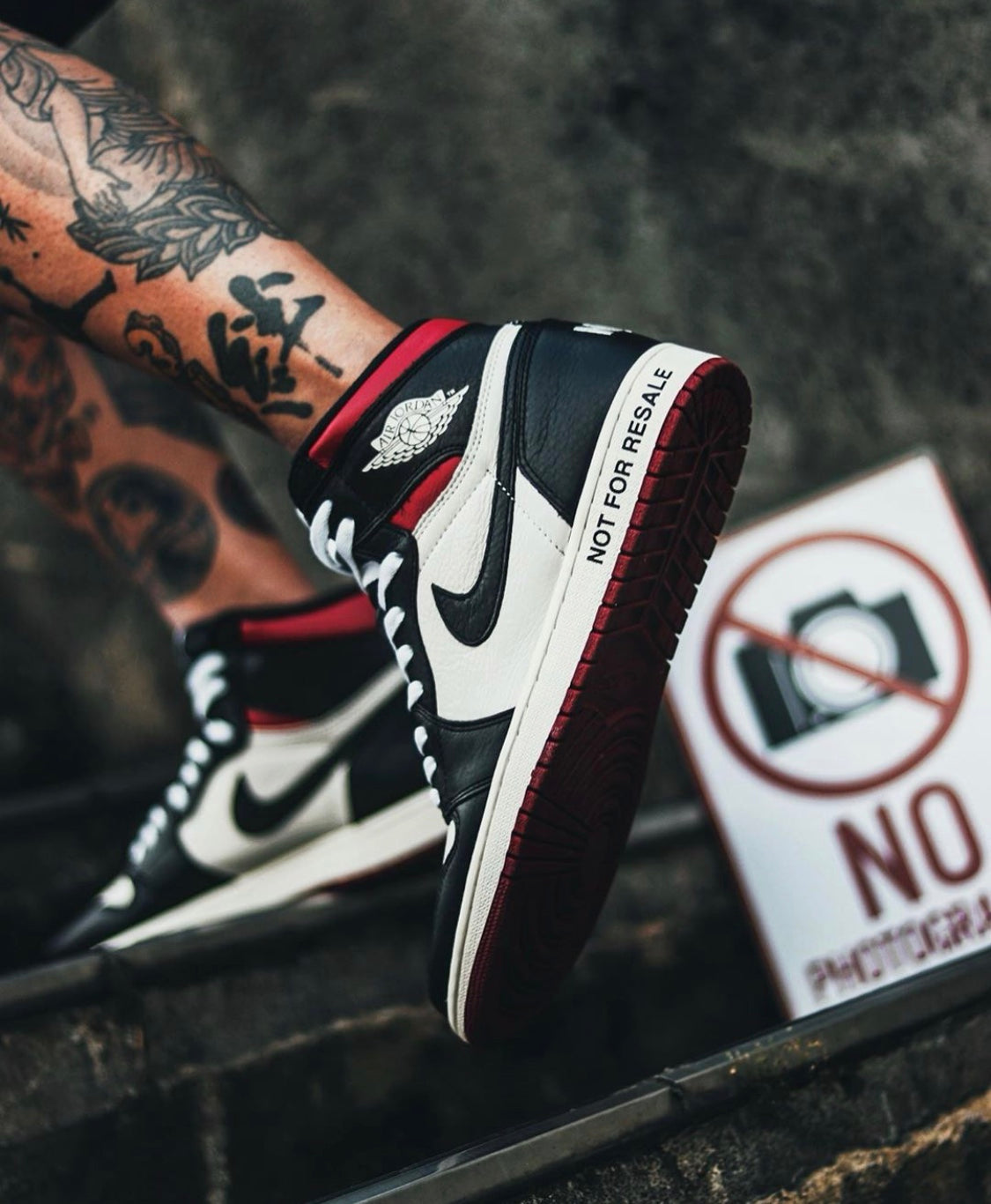GLM - AJ1 No resale of black and red