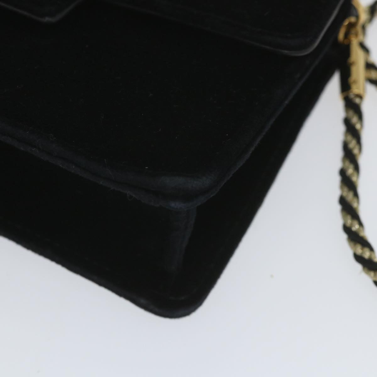 Gucci --