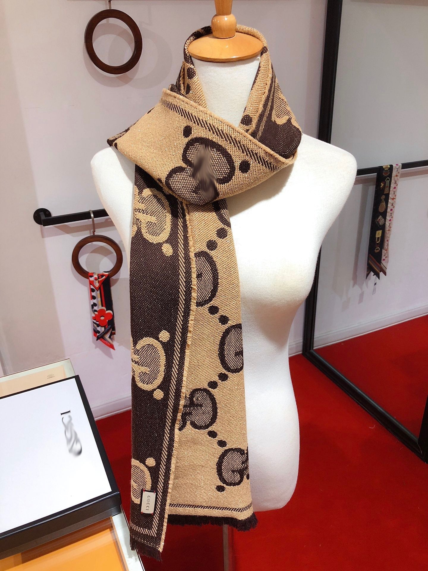 CLTH016 96%Wool,2%Metal fibre,2%Polyamide 45x195cm