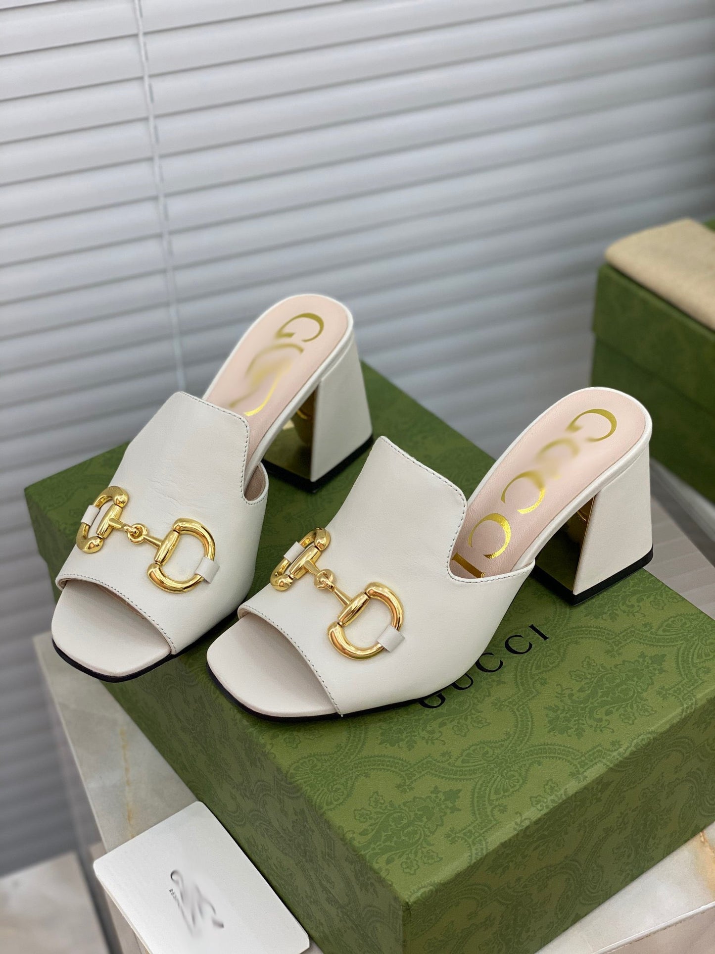 SE501 Size 5-10 Heels:7.5cm Material: Cowhide Lining: Sheep skin Sole: Italian leather
