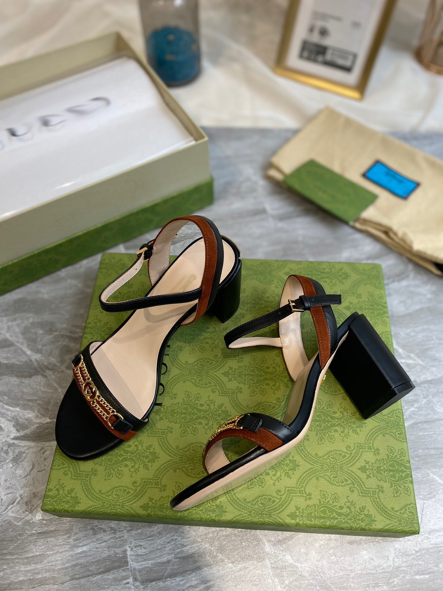 SE552 Size 4-9 Heels:7.5cm Material: Cowhide Lining: Sheep skin Sole: Italian leather