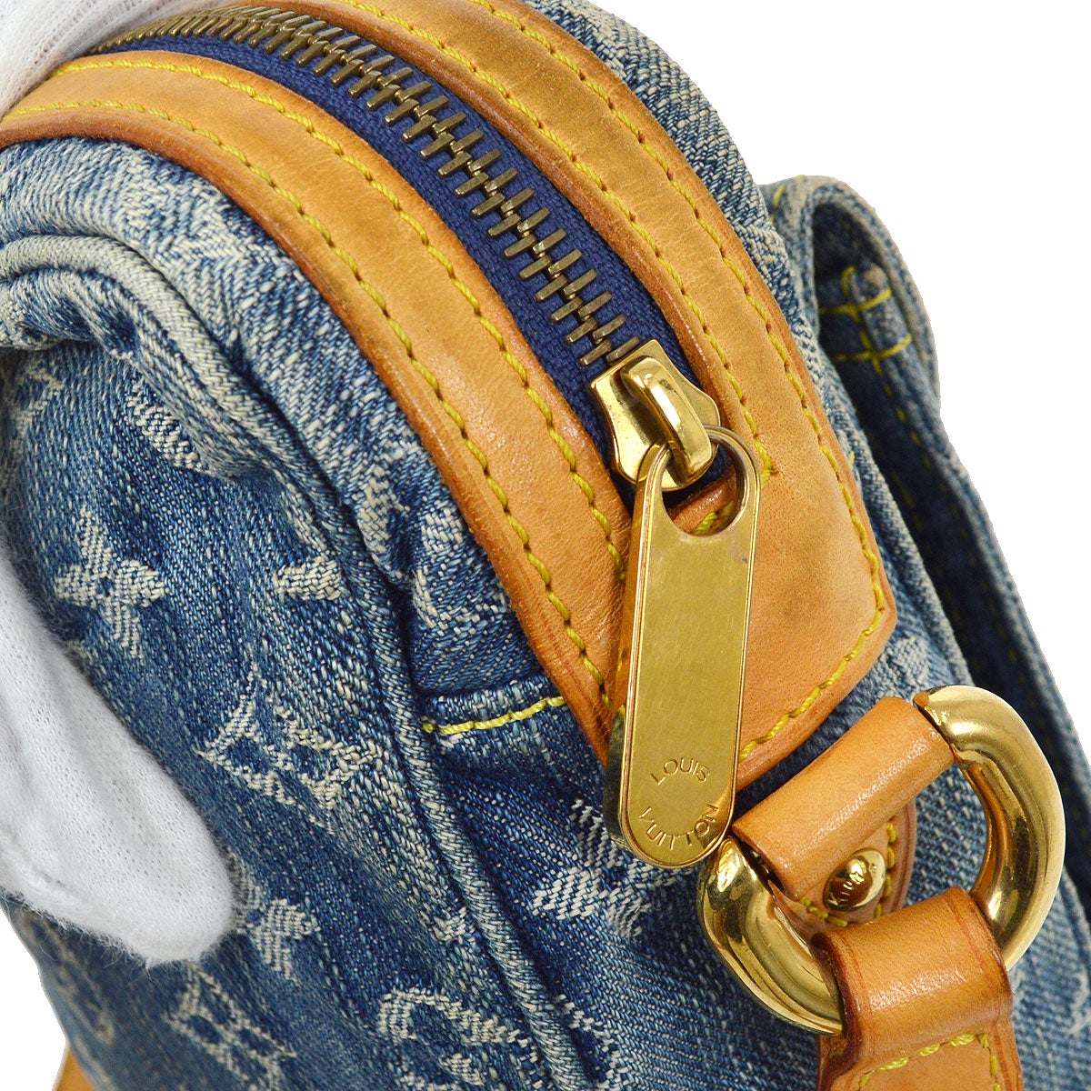 LOUIS VUITTON 2007 CAMERA BAG M95348