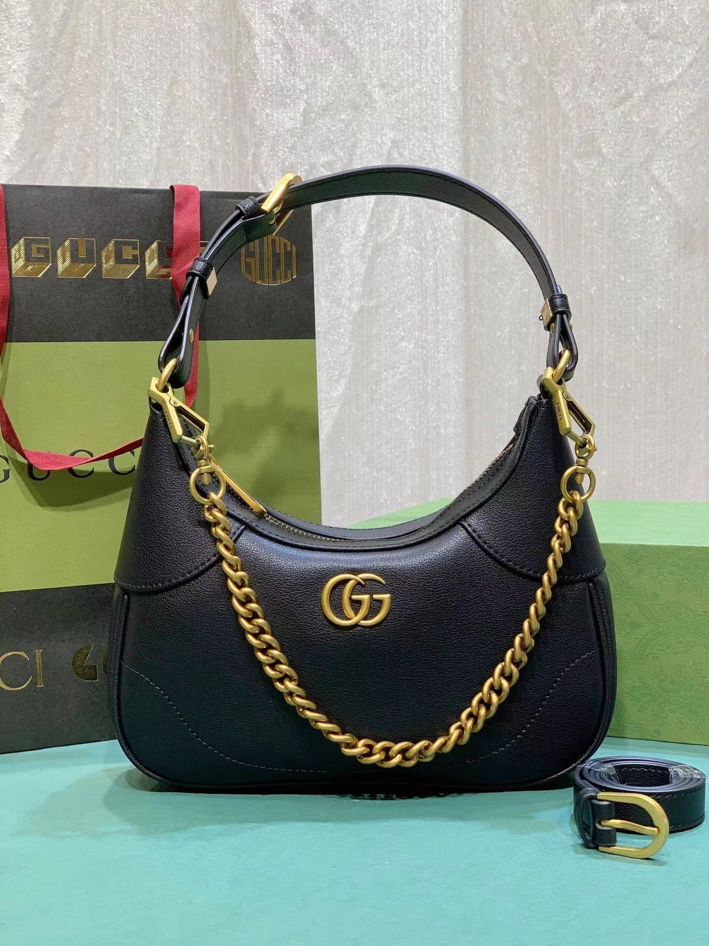 GC465 Aphrodite Small Shoulder Bag / W9.9" x H7.5" x D2.8"