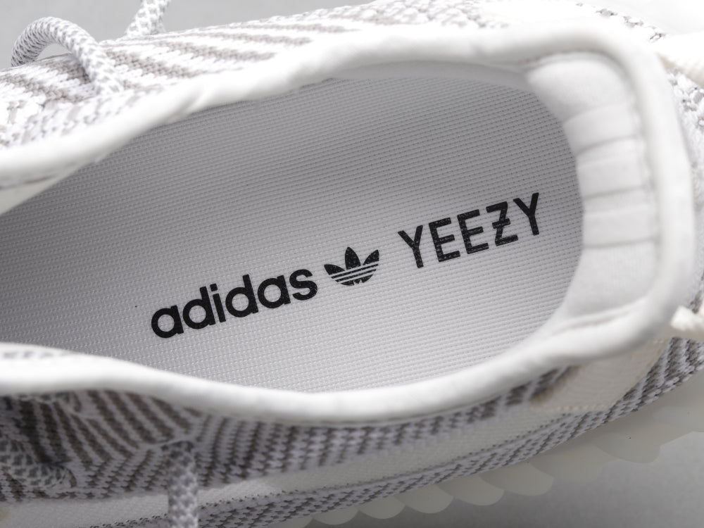 GLM - Yzy 350 White Angel Sneaker