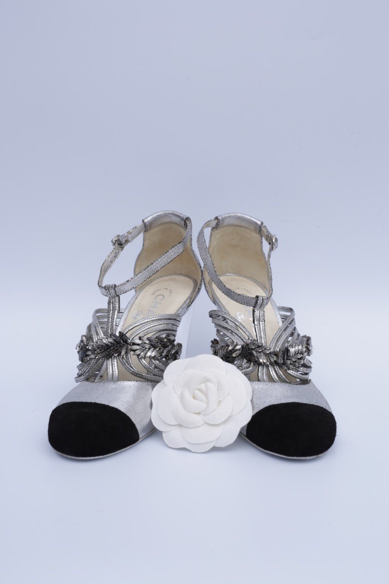 Chaussures en cuir argentÃ© Chanel