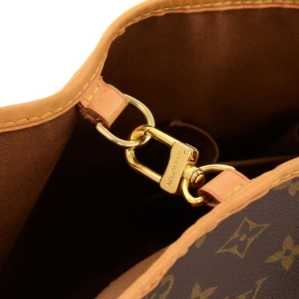 Louis Vuitto Batignolles Monogram Canvas Shoulder Bag