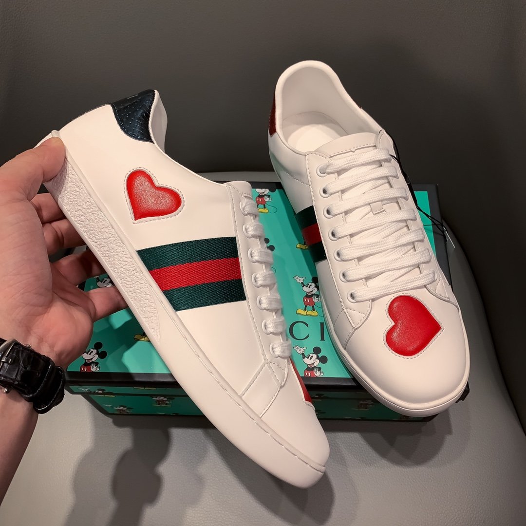 GLM-GCI  ACE LEATHER SNEAKER WITH  HEART 108
