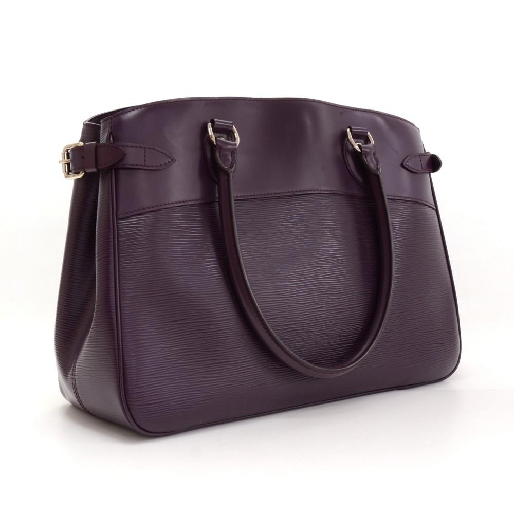 Louis Vuitto Passy GM Handbag