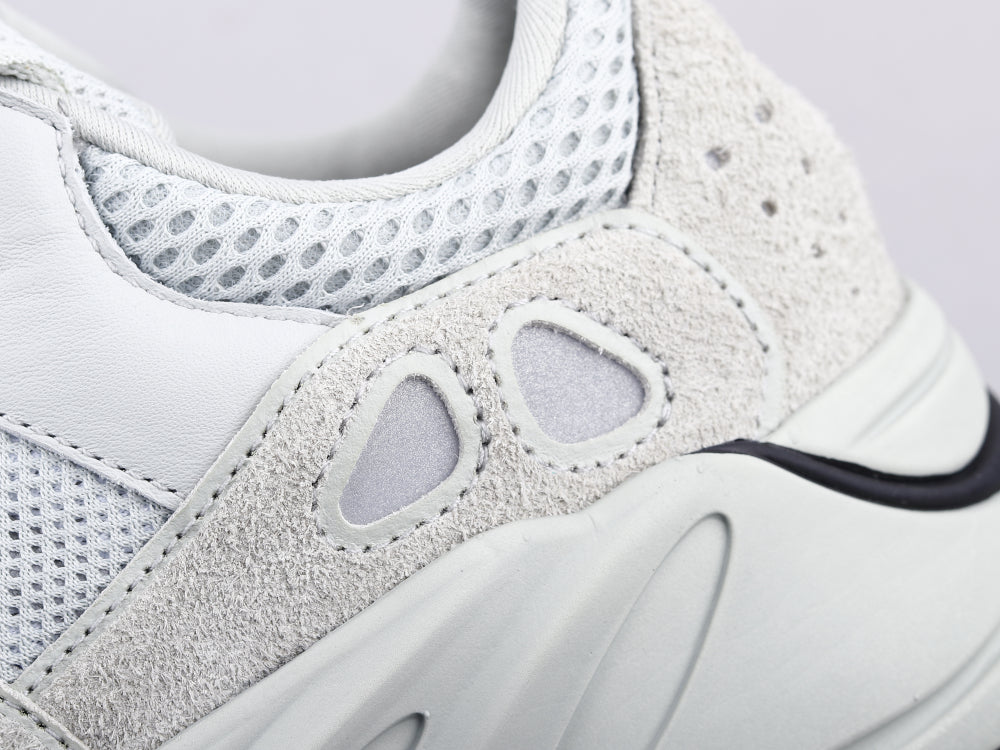 GLM - Yzy 700 Salt Sneaker